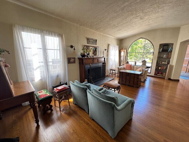 Building Photo - Spacious Spanish-Styled 3Bed/2Bath SFH For Rent in the Desirable City of Alameda, Ca!!!