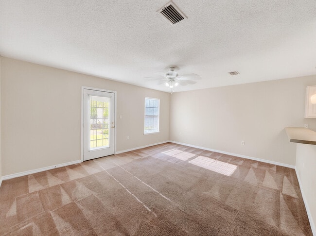 Building Photo - 977 Scenic Oak Ln