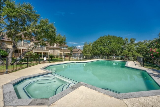 Building Photo - 307 Crestview