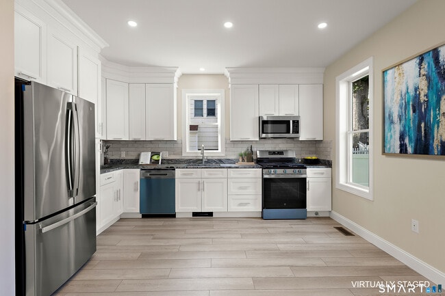 Building Photo - 10 Highland Pl