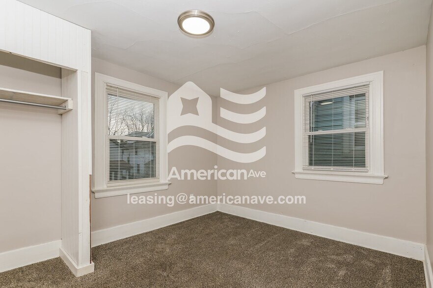 Building Photo - 133 E Elmwood Ave