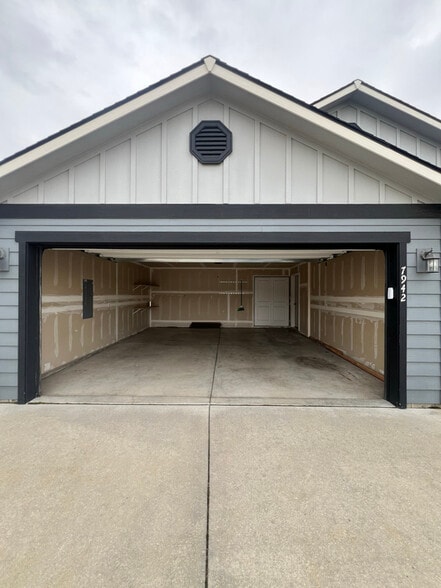 Building Photo - 7942 W Kayak Ct