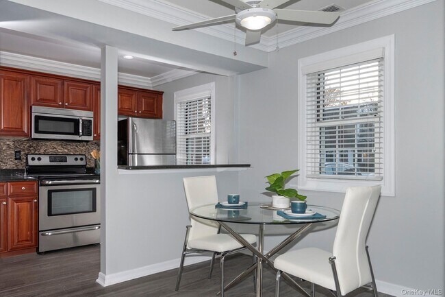 Building Photo - 28 Mainsail Dr