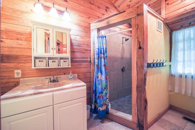 Building Photo - 195 Black Bear Dr