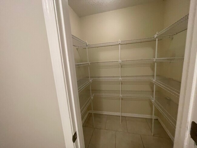 Building Photo - 728 Riva Ridge Dr