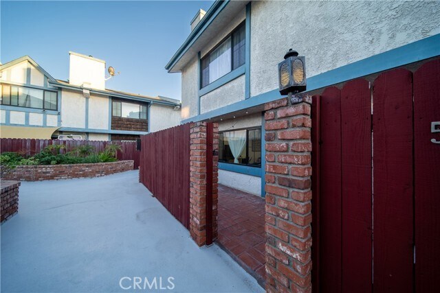 Building Photo - 4229 W Rosecrans Ave