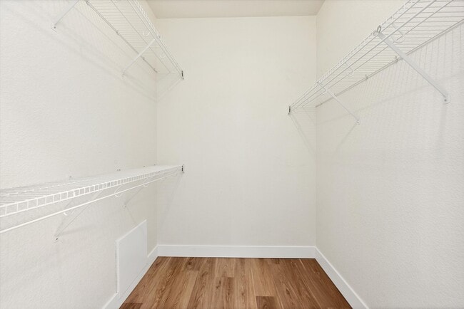 Building Photo - 15700 E Jamison Dr