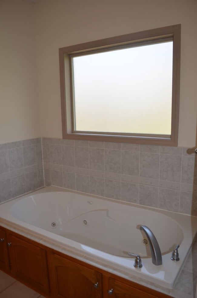Building Photo - 3 Bedroom House in Mill Creek Manor