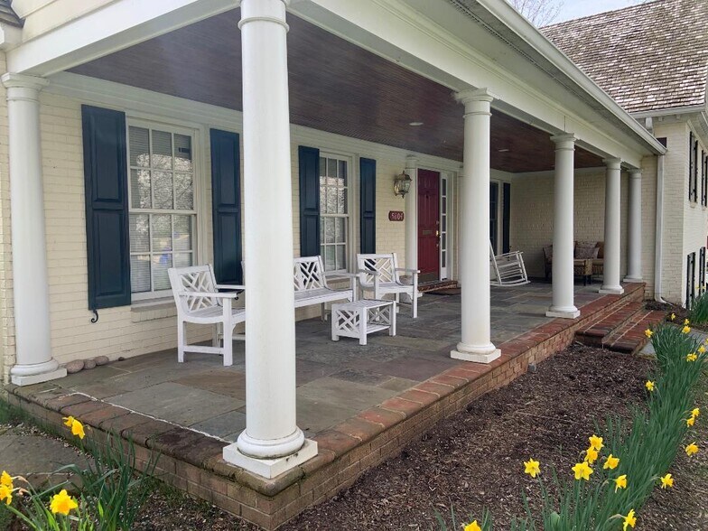 Front porch sitting area. - 5804 Searl Ter
