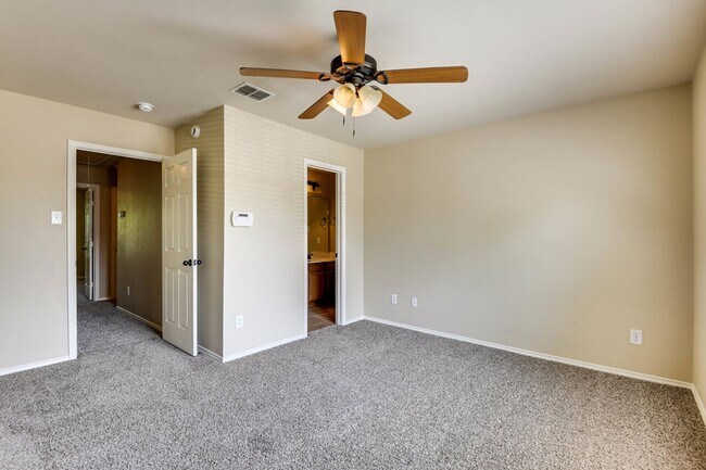 Building Photo - NICE 3 BEDROOM 2.5 BATH TOWNHOUSE LOCATED ...