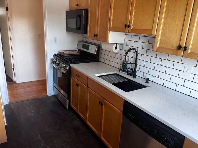 Building Photo - 3013 SE Waverleigh Blvd