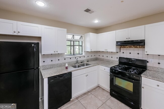 Building Photo - 8202 Winewood Ct