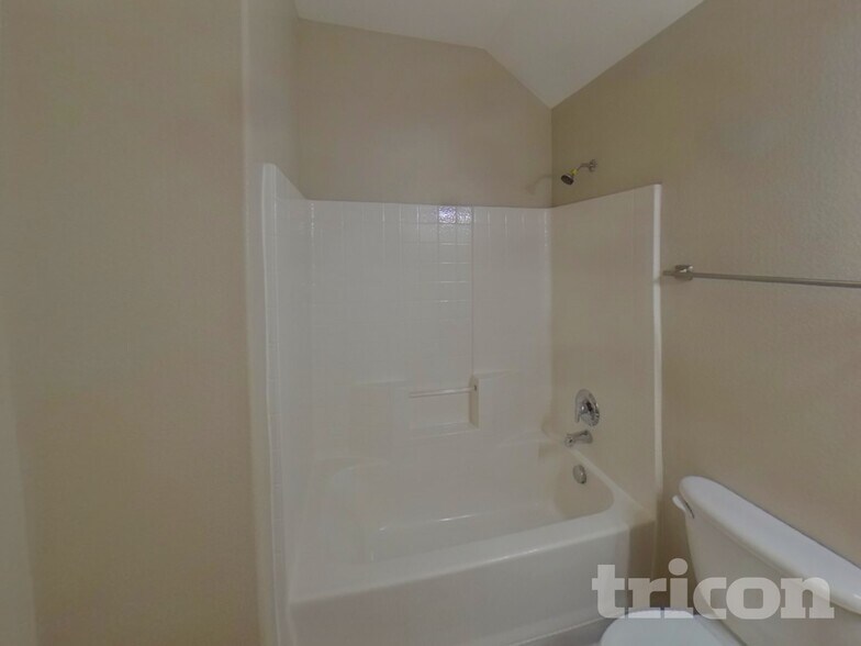 Building Photo - 111 Rockbrook Dr