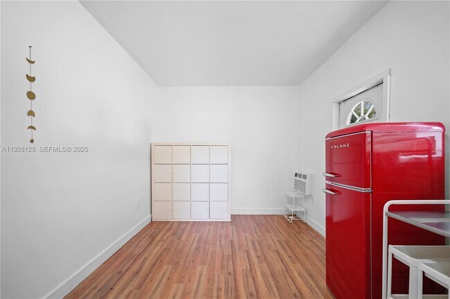 Building Photo - 16101 NE 11th Ave