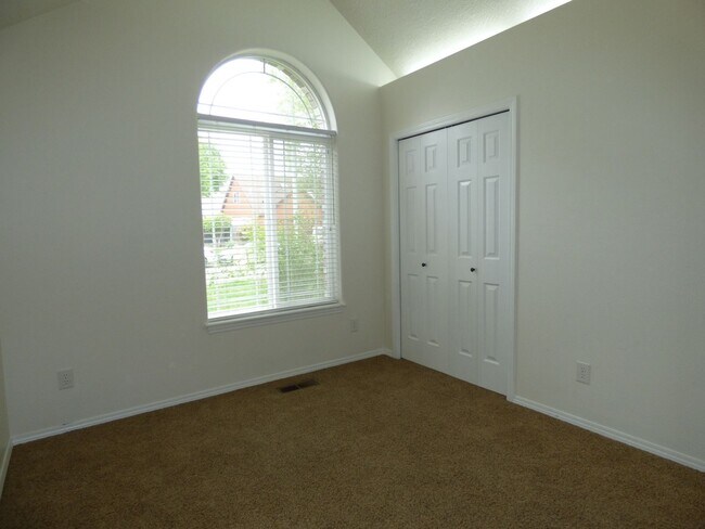 Building Photo - 3 Bed 2 bath home in North Salem!