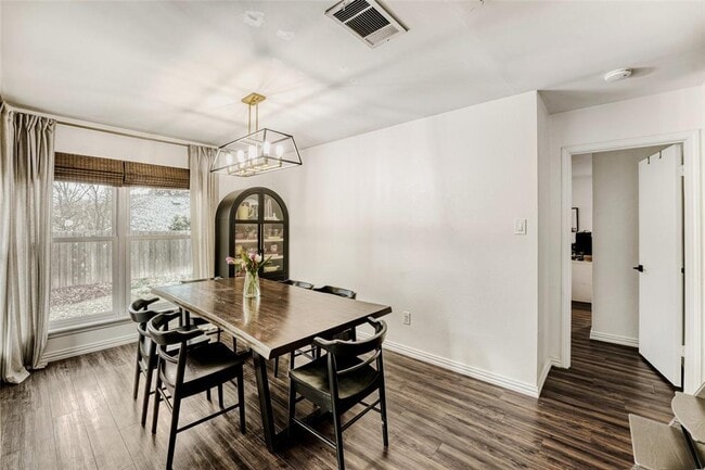 Building Photo - 916 Great Britain Blvd