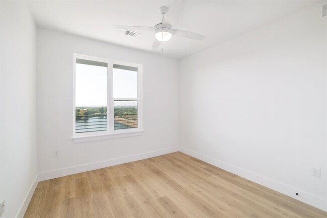 Building Photo - 1701 Simond Ave