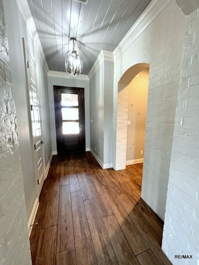 Building Photo - EXQUISITE HOME IN ST. CHARLES COURT OF NOR...