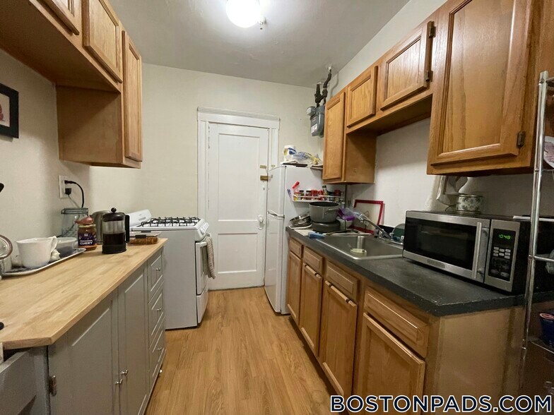 Building Photo - 1167 Boylston St