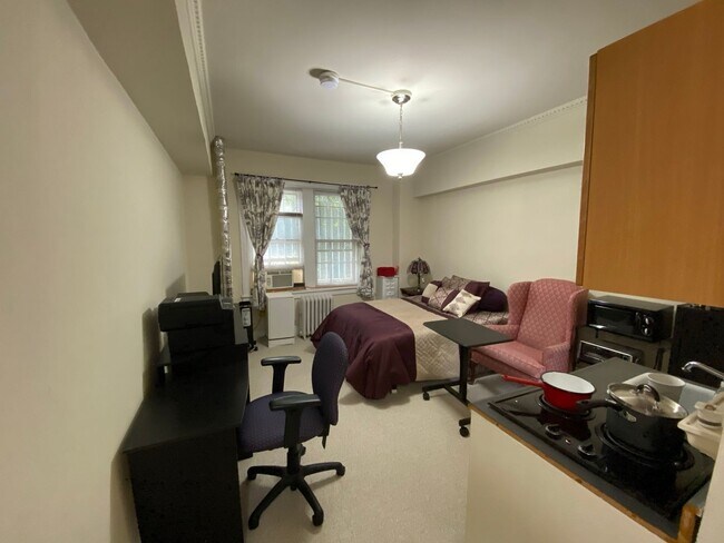 Building Photo - Have Breakfast at Tiffany's! Cozy Studio a...