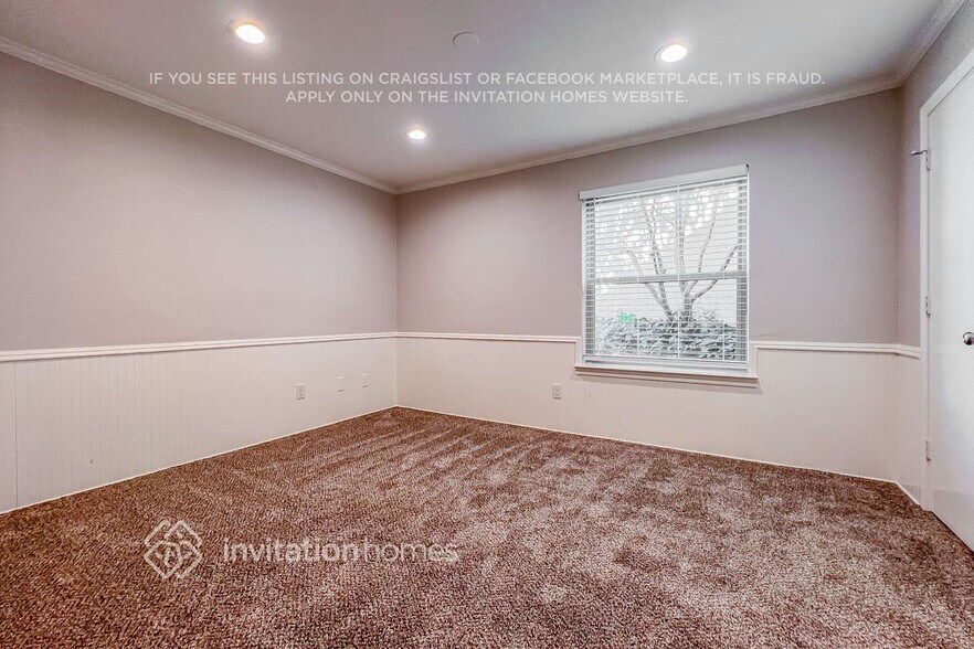 Building Photo - 404 Columbia Dr