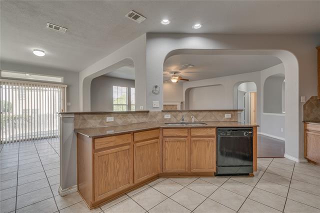 Building Photo - 601 Port Royale Way