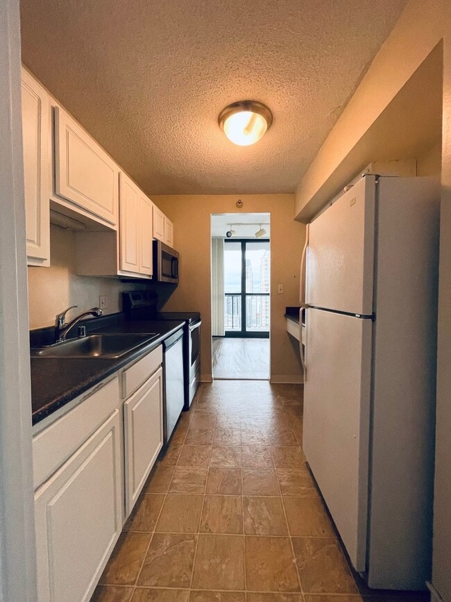 Building Photo - 10 E Ontario St