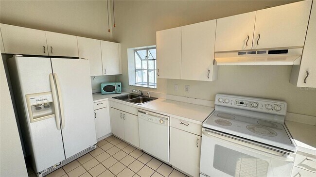 Building Photo - 950 Waterside Ln