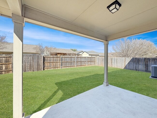 Building Photo - 8139 Ashwood Pointe