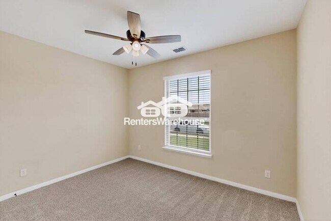 Building Photo - MOVE IN READY COMPLETELY UPDATED - 3BED/2B...