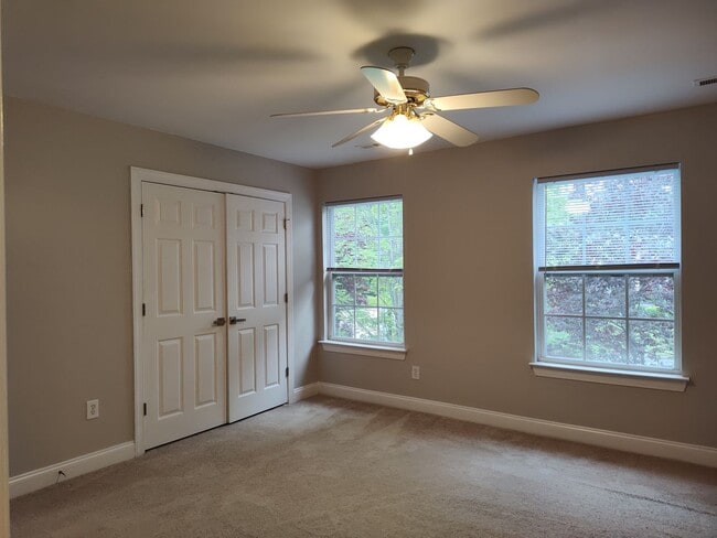 Building Photo - Move in ready Townhome in Morrison Place!