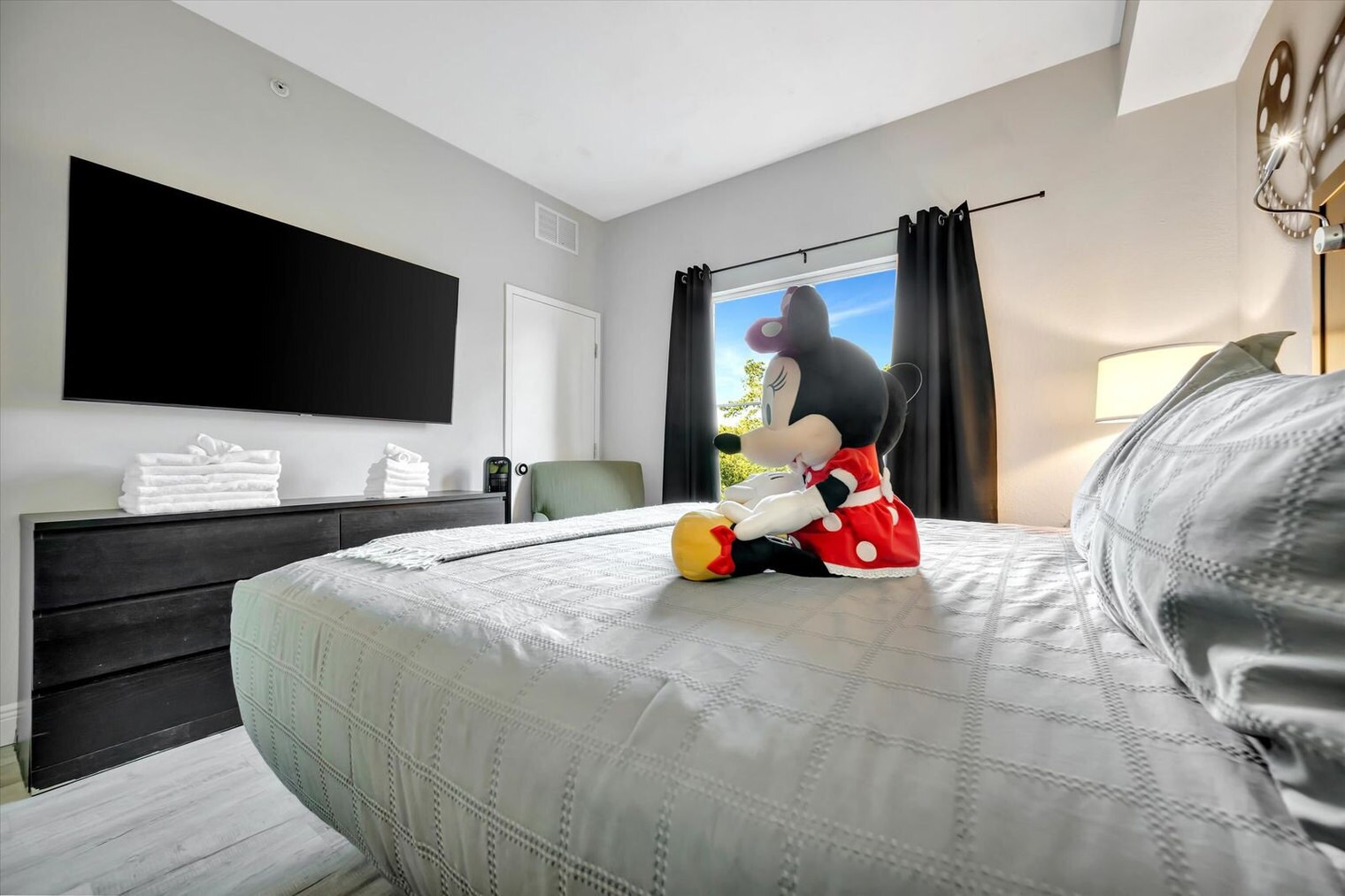 Building Photo - 8303 Palm Pkwy