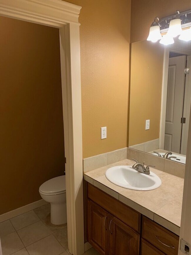 Building Photo - Starpointe Luxury Home with 6 Bedrooms, 4 ...