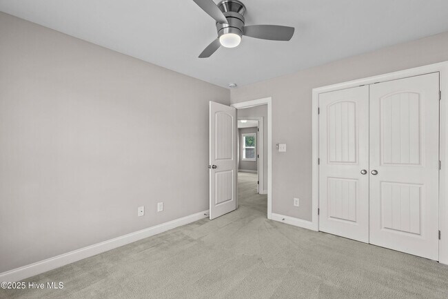Building Photo - 322 Landing Ln