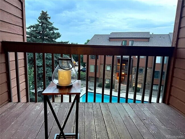 Building Photo - Flexible Condo Living with Loft near Golden!!!