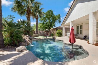 Building Photo - Charming Home with heated Pool & Spa! Amaz...