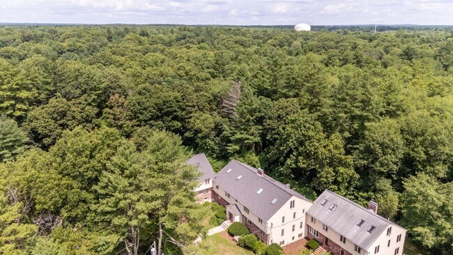 Building Photo - 46 Pinebrook Ln