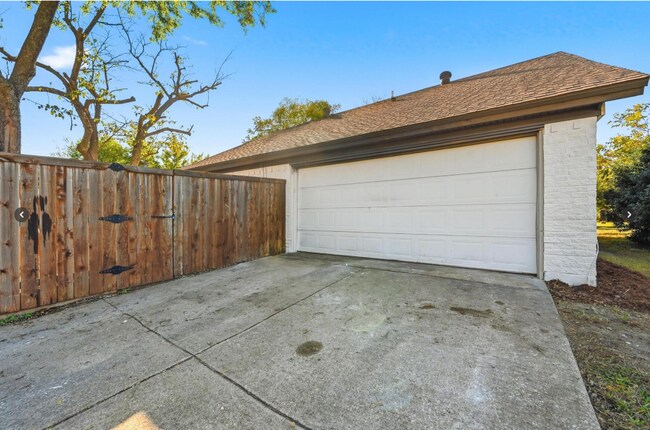 Building Photo - 3233 Shield Ln