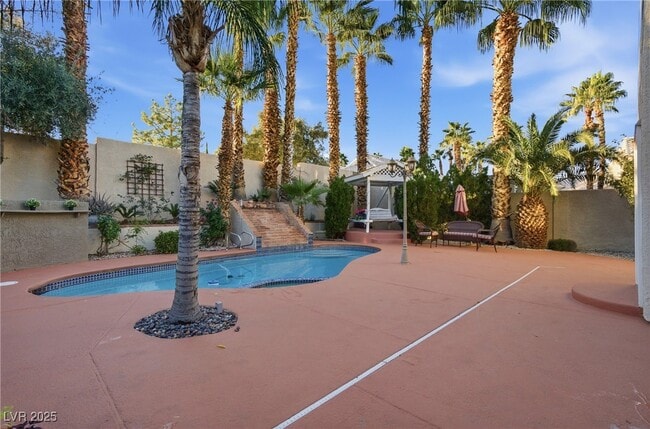 Building Photo - 2001 Madagascar Ln