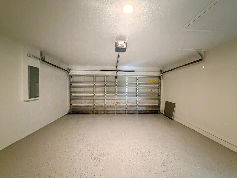 Building Photo - 47 Sawfish Ct
