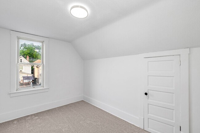 Building Photo - 705 Smith Ave SW