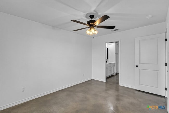 Building Photo - 905 Smoke Tree Ln