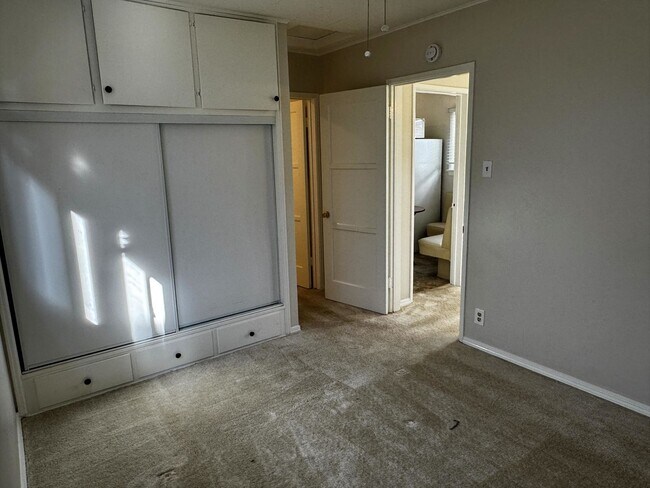 Building Photo - 1115 Ocean Ave