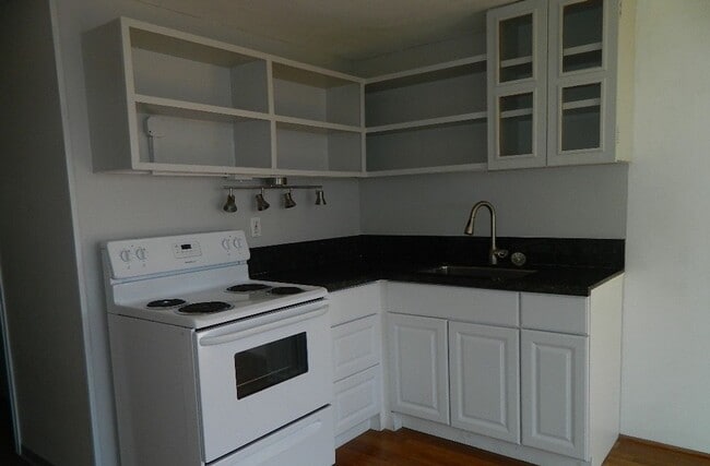 Building Photo - One Bedroom Makaha Surfside