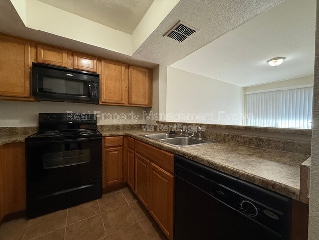 Building Photo - 1331 W Baseline Rd