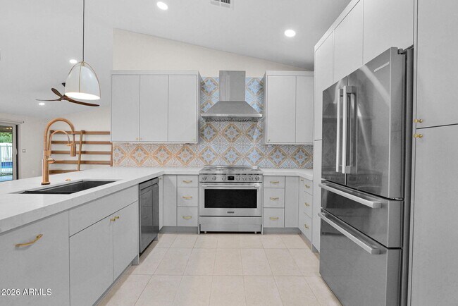 Building Photo - 15650 N 60th Pl