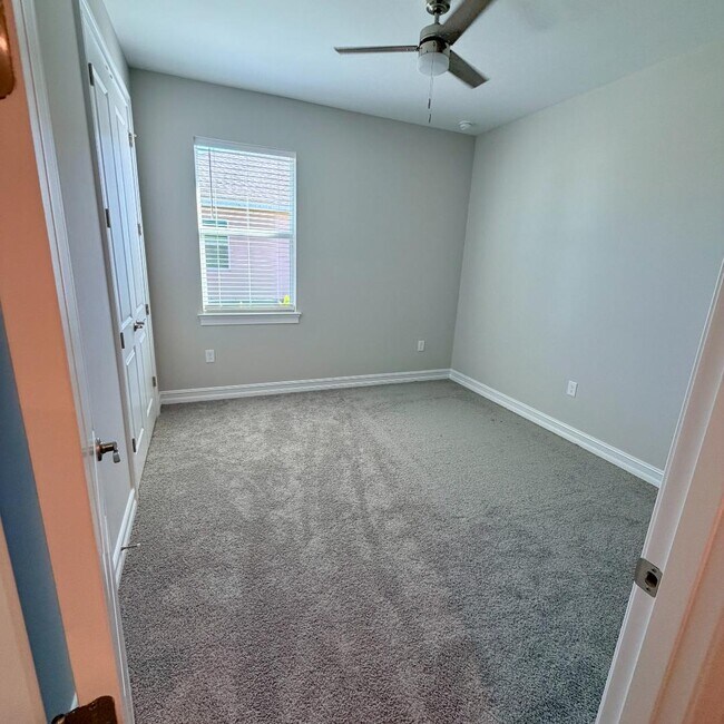 Building Photo - 17827 Shade Tree Loop