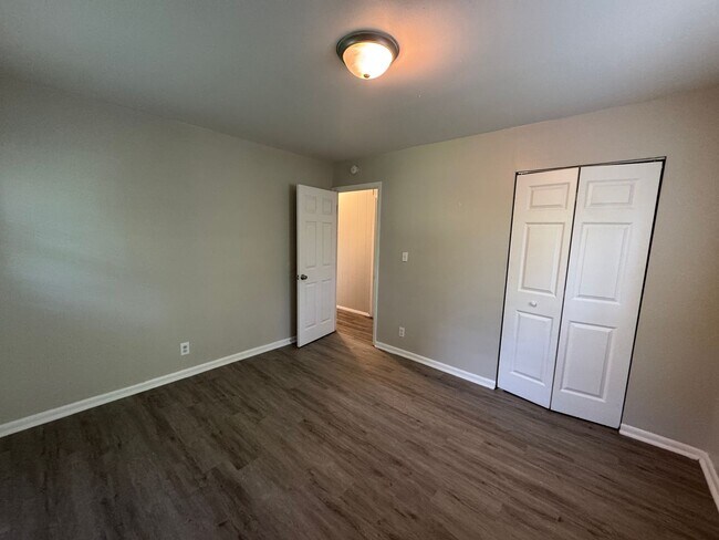 Building Photo - Far Eastside 4 Bedroom 2 Bath