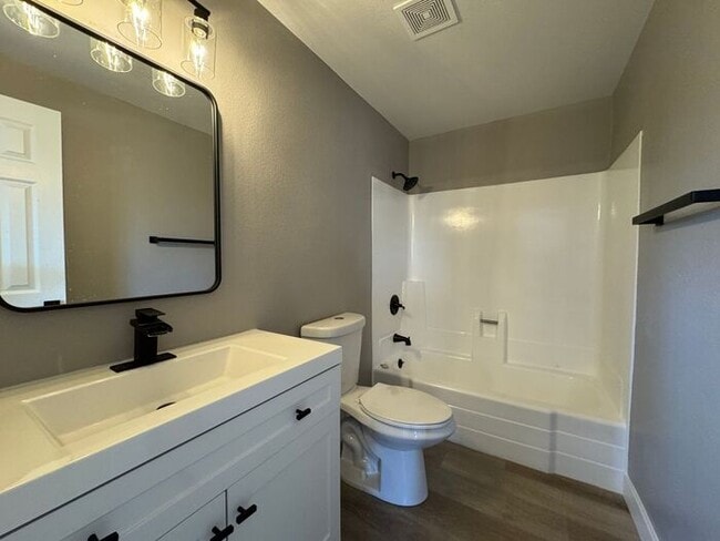 Building Photo - 3 Bed 2 Bath Remodeled Home in North Valleys!