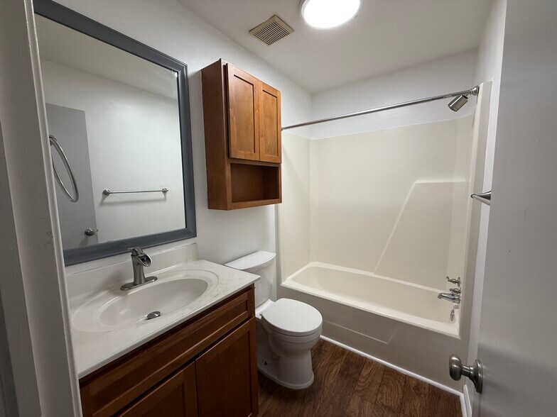 Full Bath - 9510 18th Bay St